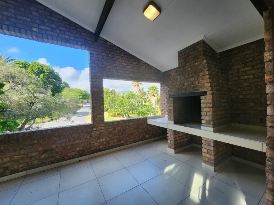 5 Bedroom Property for Sale in Loerie Park Western Cape